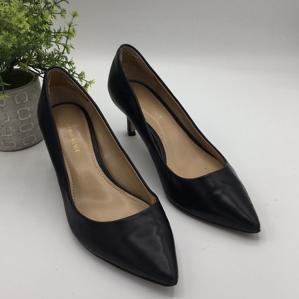 SAKS FIFTH AVENUE Gracie black leather pumps